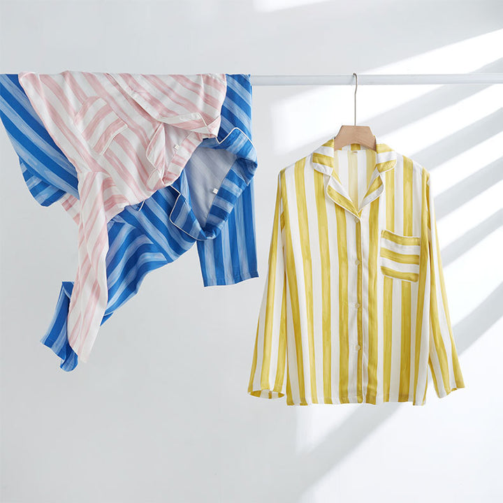 Dame natwear-sæt lavet af blødt viskosemateriale med stribet design og komfortabel pasform Stilla