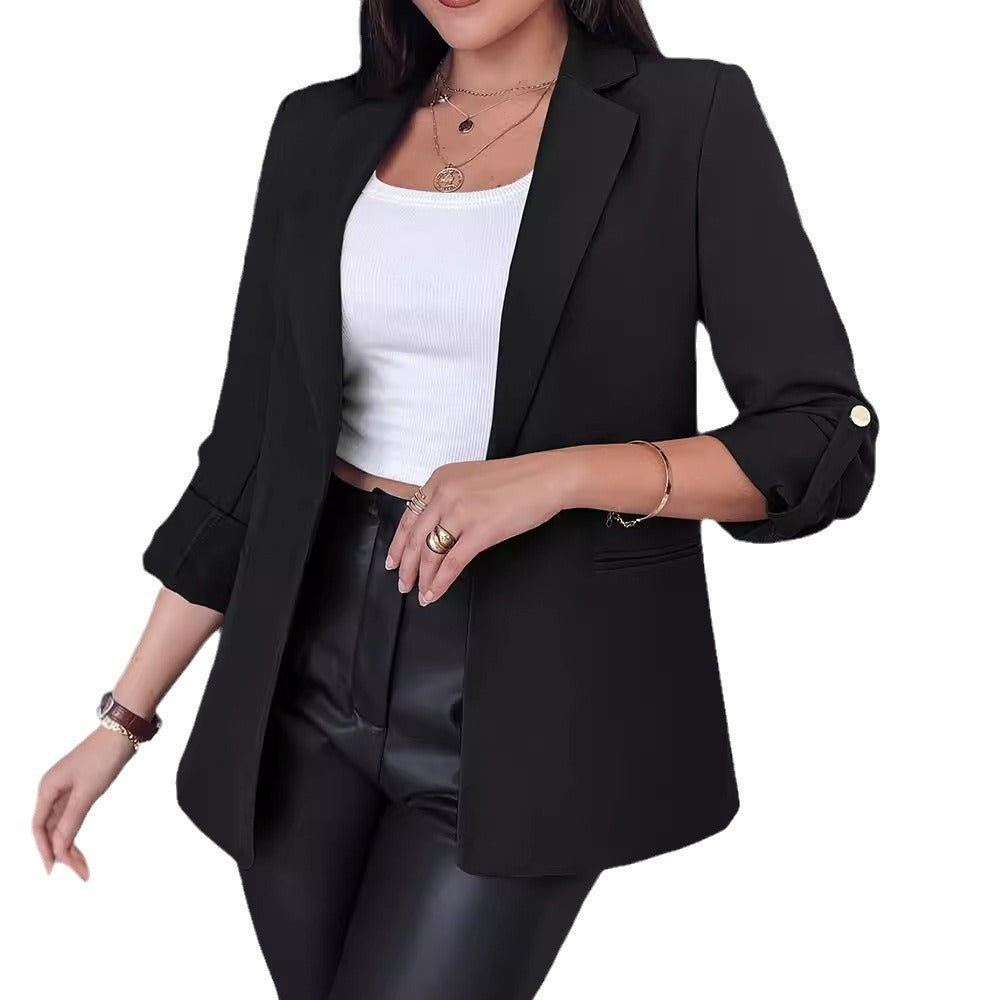 Dame elegant blazer med brede revers og dekorative knapdetaljer Stilla