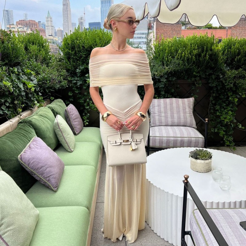 Dame Elegant Taillet Maxikjole med Off-Shoulder Design og Flæsedetaljer Stilla