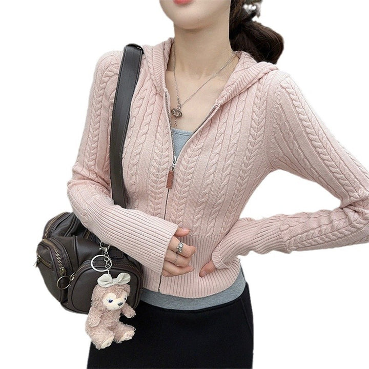Kvinders cropped cardigan med hætte og kabelmønster Stilla