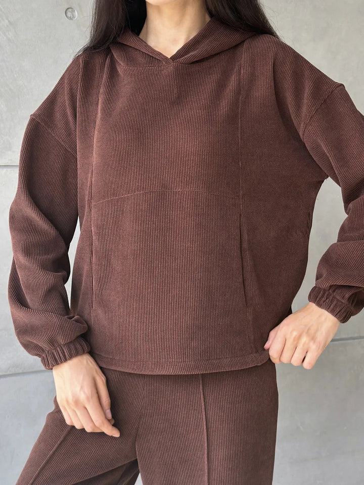 Kvinders sporty loungewear sæt med komfortabel hættejakke og elastiske bukser Skovae