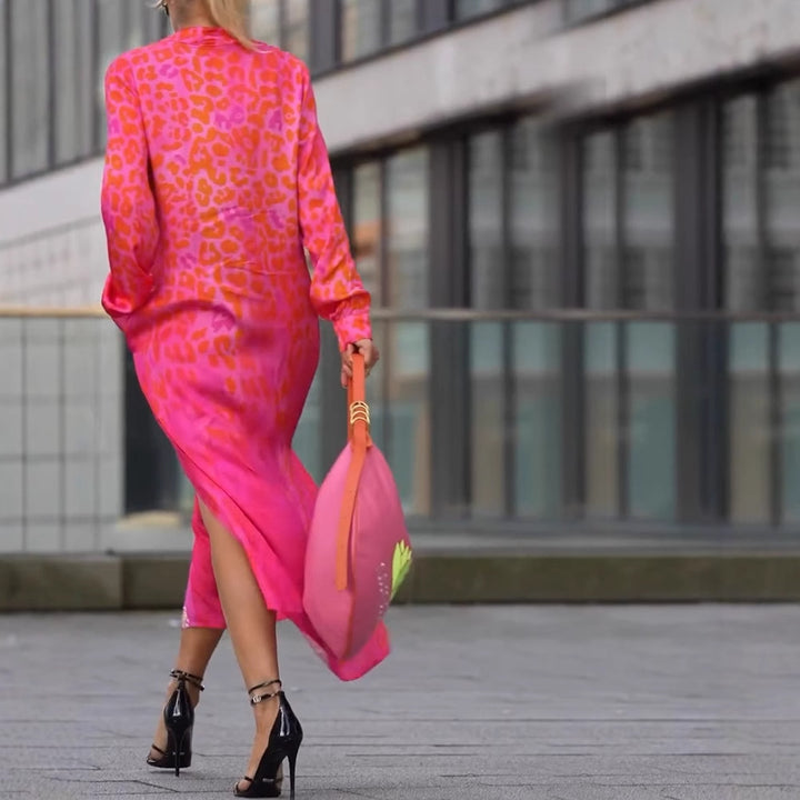 Dame Hemdbluskjole lavet af let chiffon med trendy leopardmønster Stilla