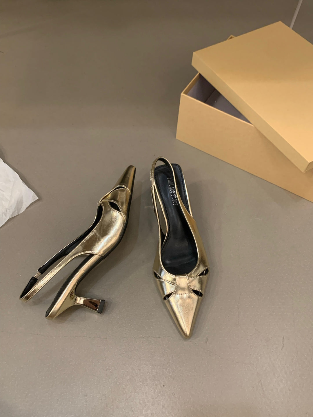 Dame Slingback-pumps med spids tåområde og dekorativt sløjfedesign Stilla