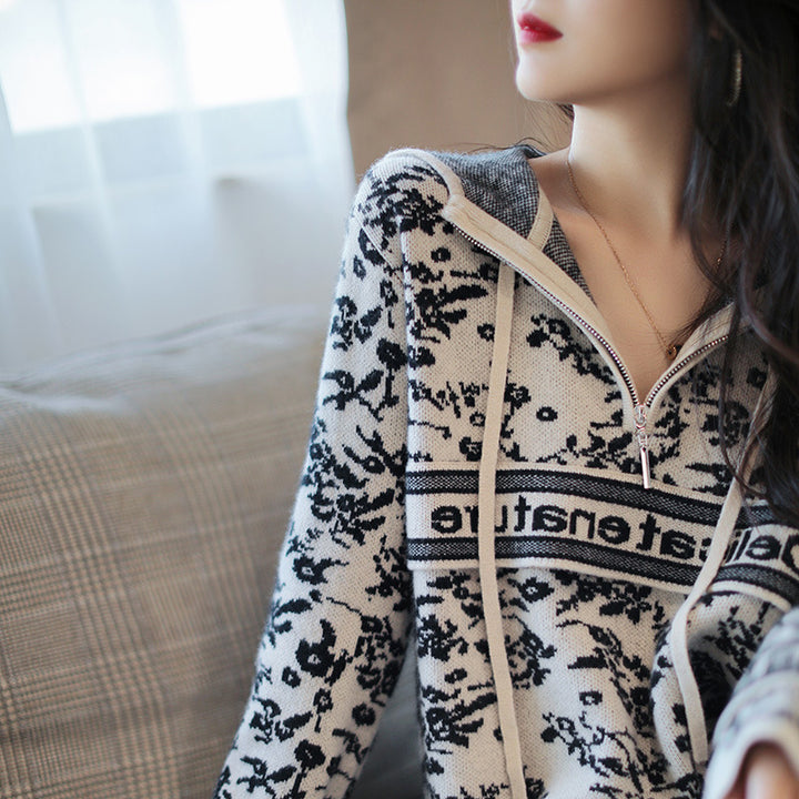 Dame hættetrøje med blomsterprint og lækkert fleece Stilla