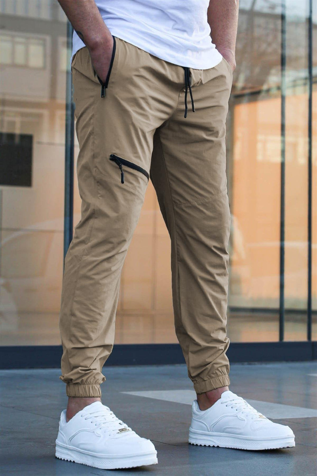 Herrer sporty fritidshose med elastisk talje og praktiske lynlåslommer Stilla