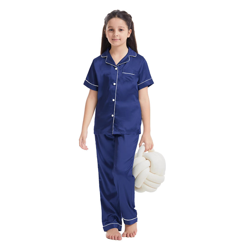 Dame pyjamasæt i luksuriøs satin med elegante syninger Stilla