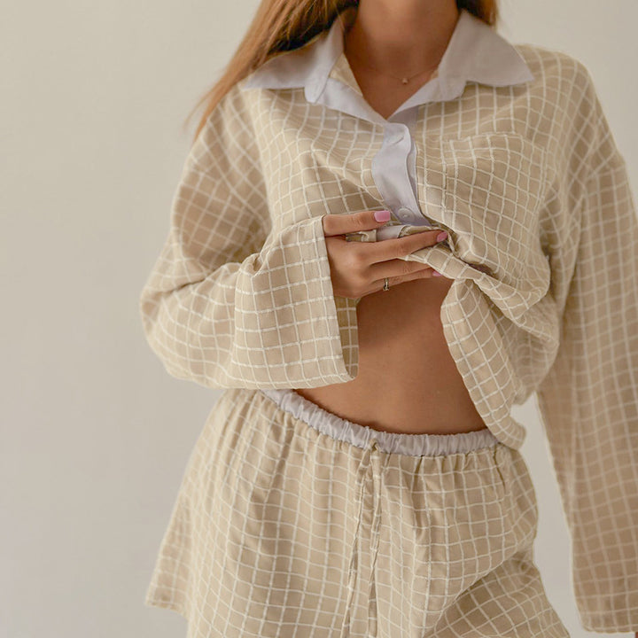 Dame afslappet pyjamasæt med ternet design og løs pasform Stilla