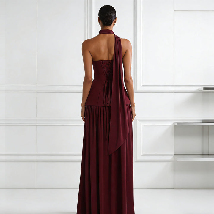 Dame glamourøst aftenkjole med off-shoulder design og eksklusiv drapering Skovae