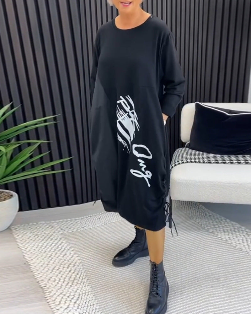 Dame afslappet oversized kjole med grafiske accenter og praktiske sidelommer Stilla