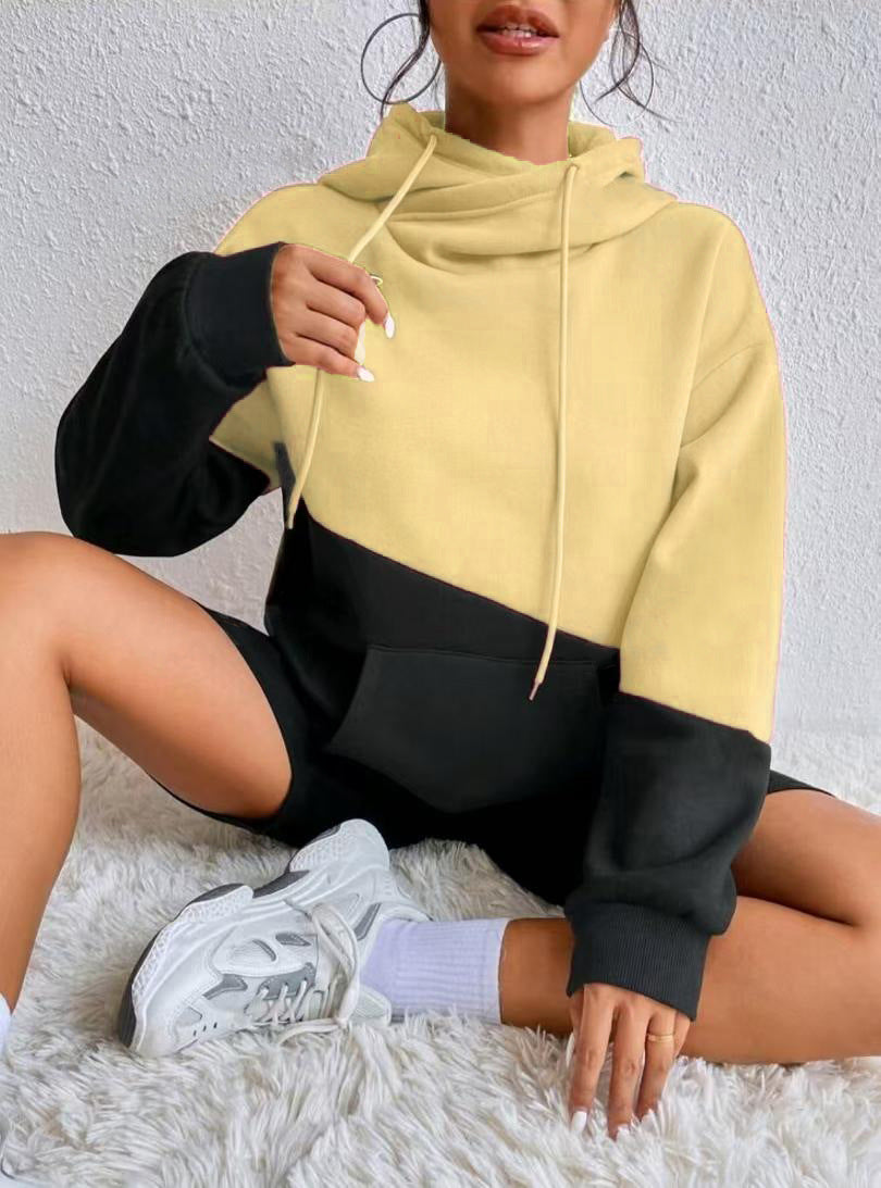 Dame hoodie med kunstnerisk farveblokdesign Stilla