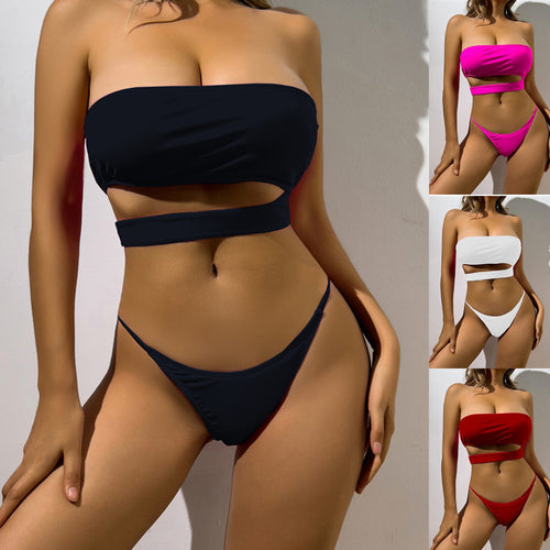 Dame bikini-sæt med raffineret bandeau-top og forførende cut-out skovae