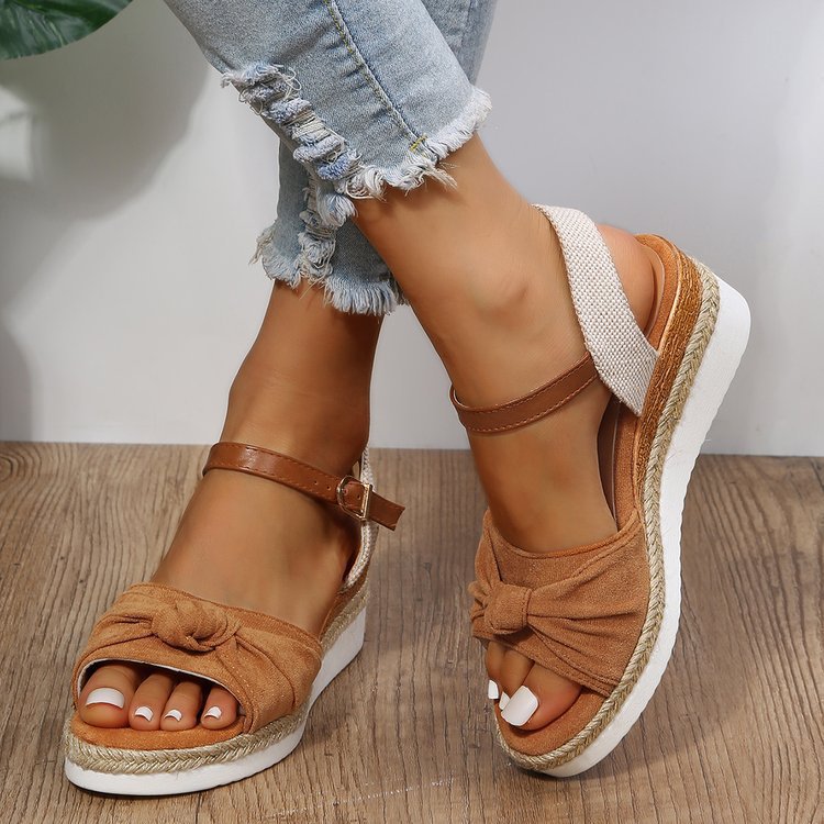 Damer wedge-sandaler med justerbar rem og elastisk indlæg Stilla