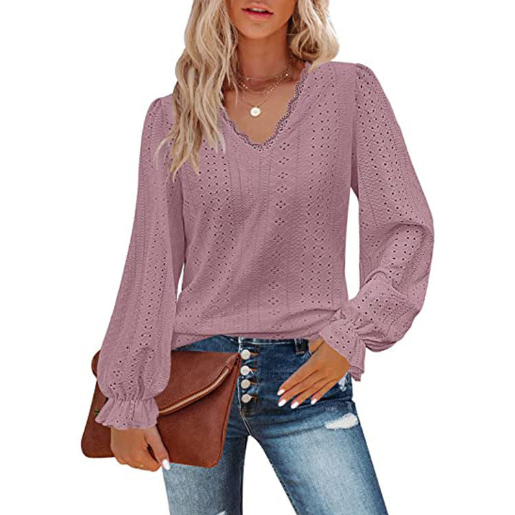 Damebluse med romantisk snit og detaljerigt broderi Stilla
