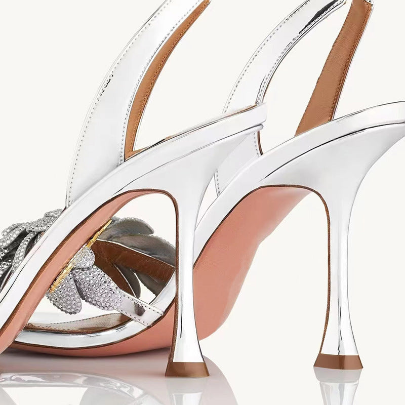 Femme elegante Slingback-hæle med flettede satin-detaljer Stilla