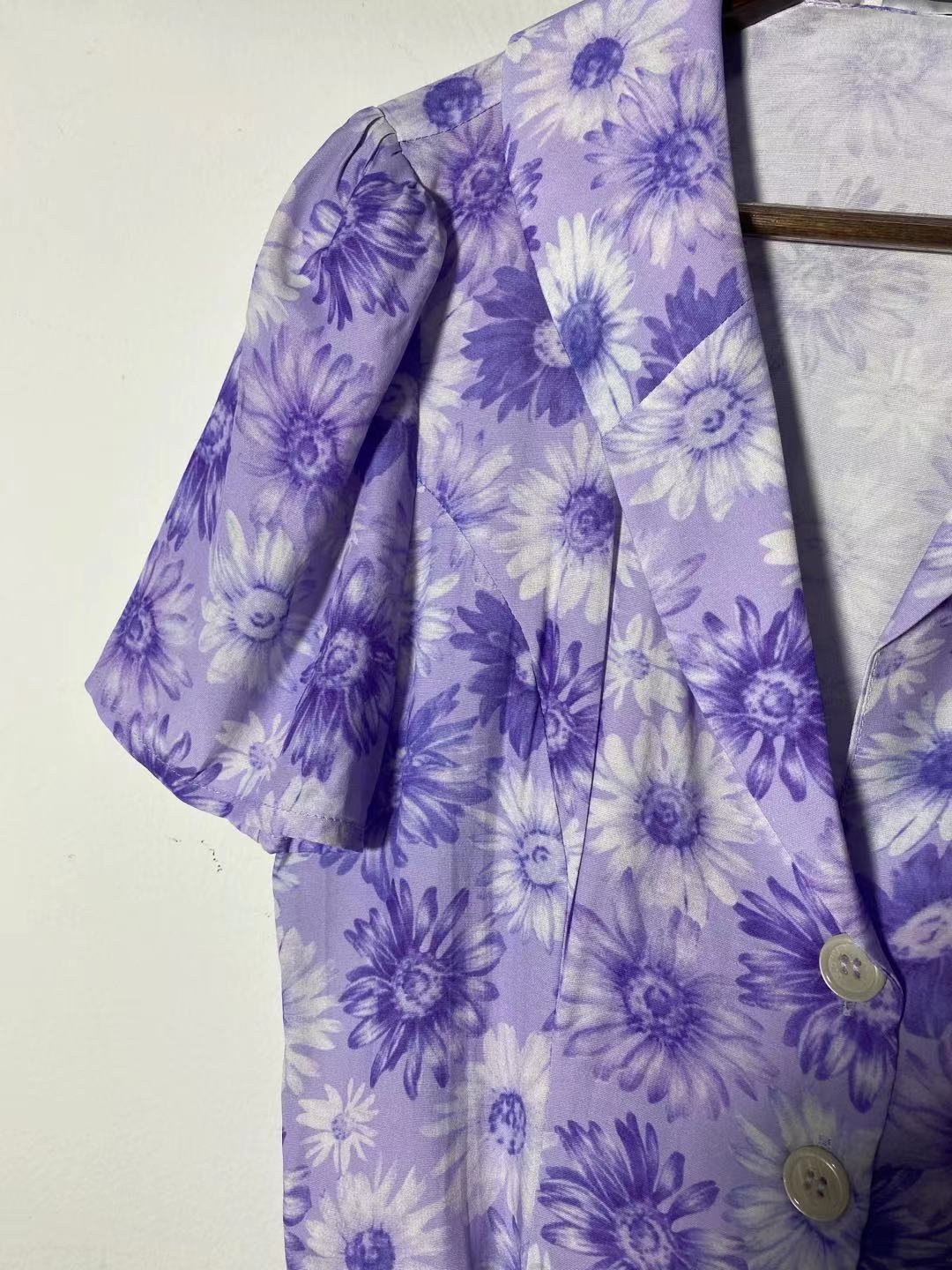 Damebluse i vintage-stil med florale mønstre Stilla
