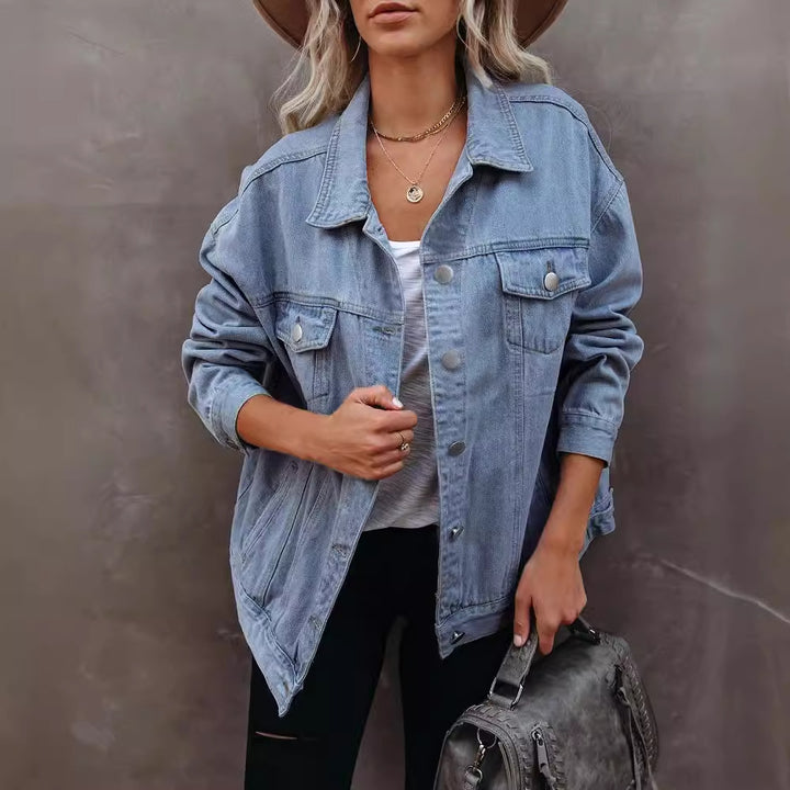 Kvinders afslappede denimjakke i oversized pasform med brystlommer Stilla