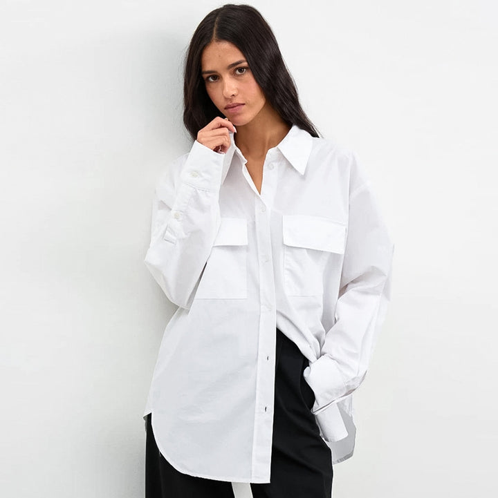 Dame Oversized Skjorte med påsyede lommer og moderne snit Stilla