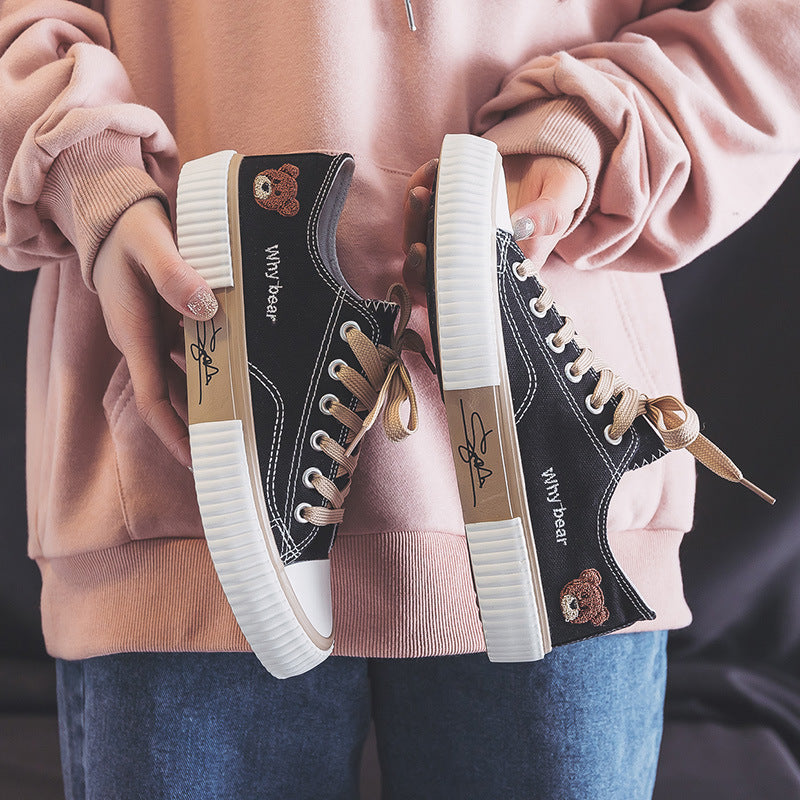 Dame Casual Sneakers med unikt bjørn-detail og robust såleprofil Stilla