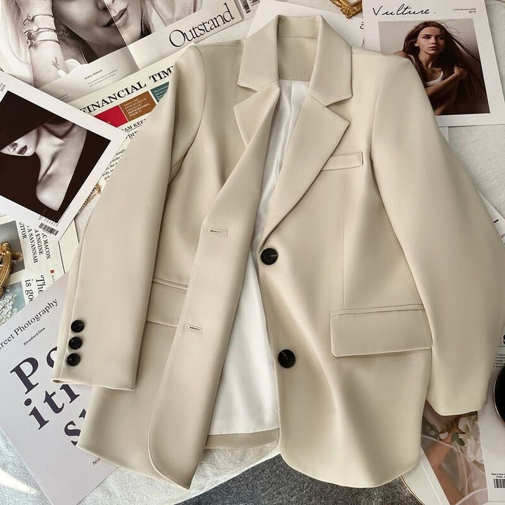 Kvindernes elegante blazer med skræddersyet pasform og kontrasterende knapper Stilla