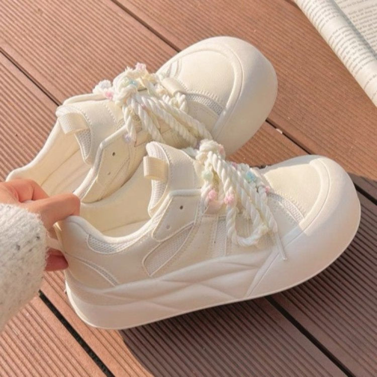 Dame Sneaker med dekorativt snøresystem og åndbart mesh-overdel Stilla