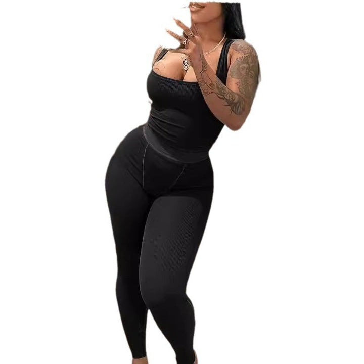 Dame jumpsuit lavet af elastisk ribmateriale med raffinerede stropper og høj talje Stilla