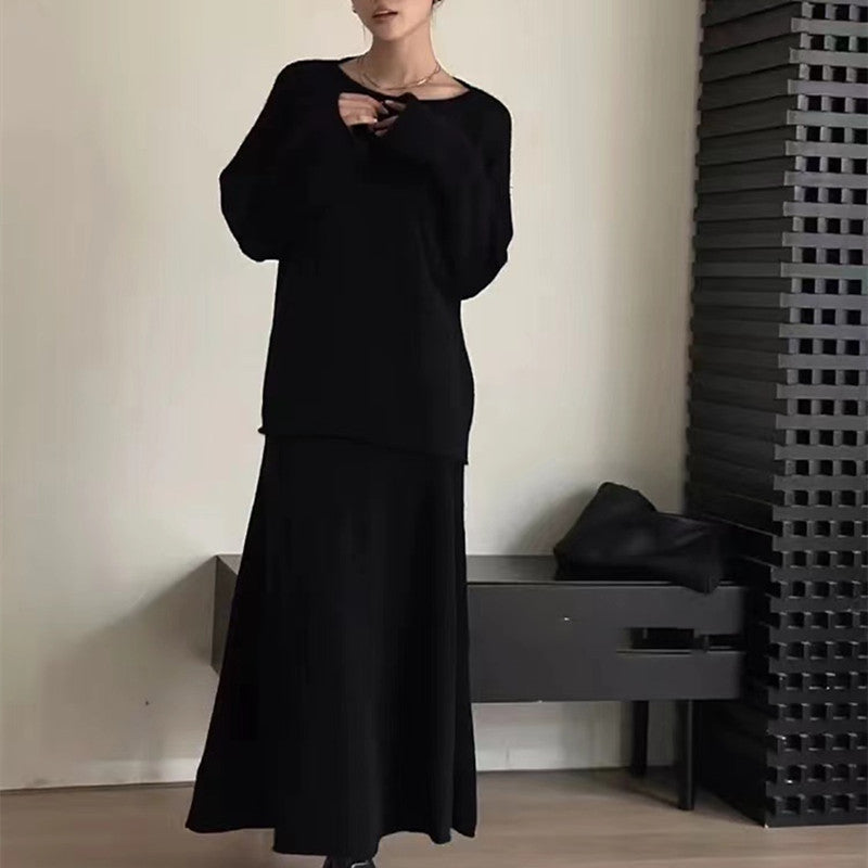 Kvinders strikkjole i et afslappet off-shoulder design med en bred pasform