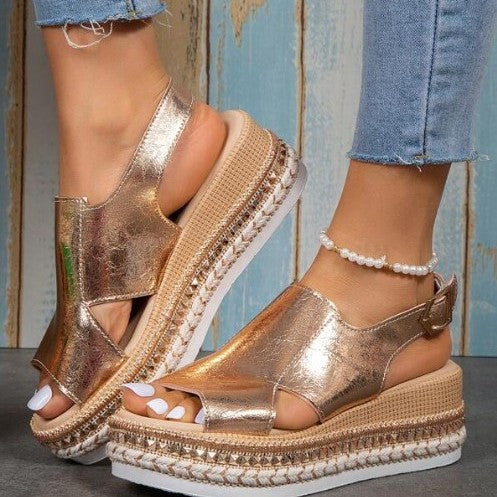 Dame Wedge-sandaler med modig metallisk overflade og behagelig plateau Stilla