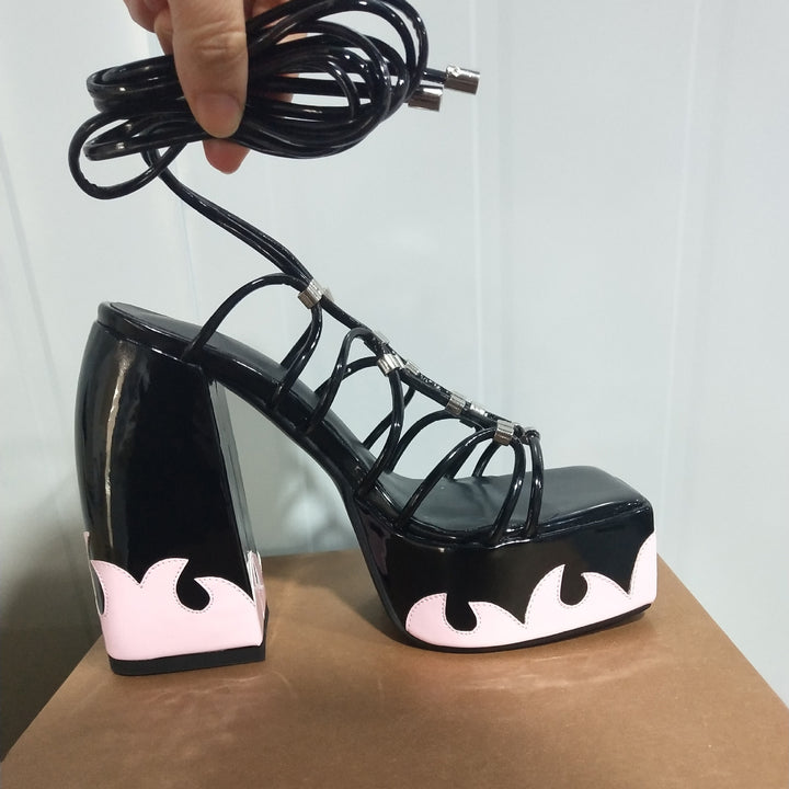 Femme Chunky Heel Platform Sandaler med unikt flamme design Stilla