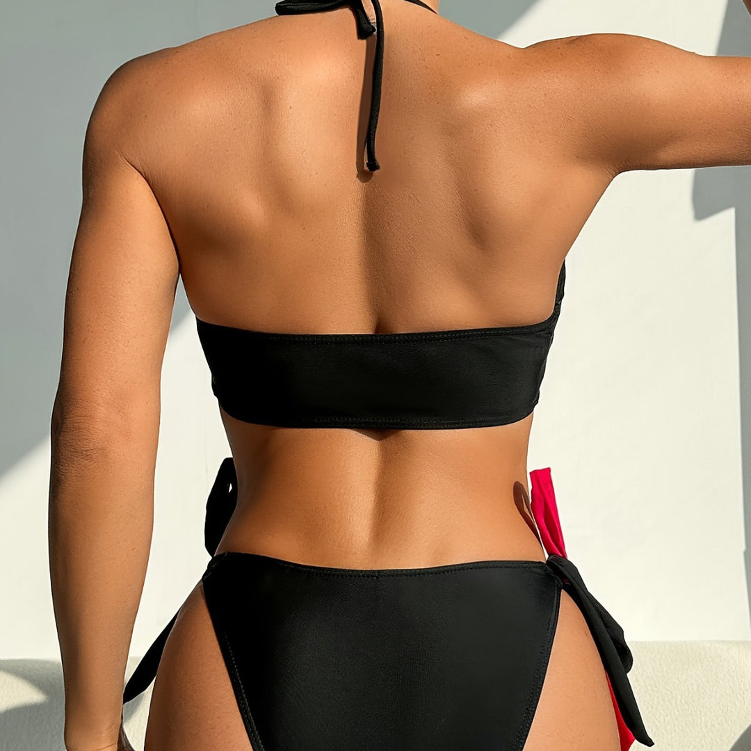 Dame bikini-sæt med raffinerede snører detaljer og moderne snit Stilla