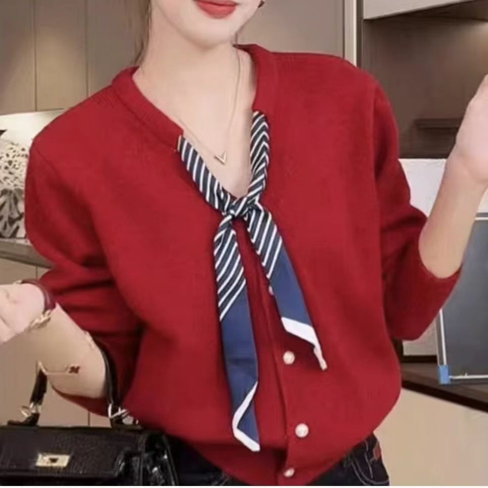 Kvinders elegante sweater med moderne tørklæde Stilla