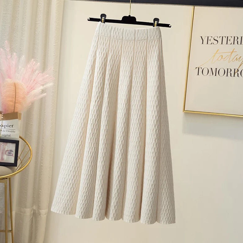 Kvindernes elegante bredskårne midi-nederdel Stilla