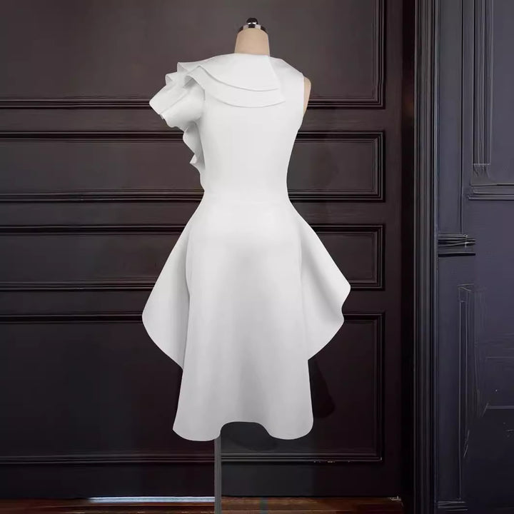 Damekjole med asymmetrisk flæsedesign Skovae