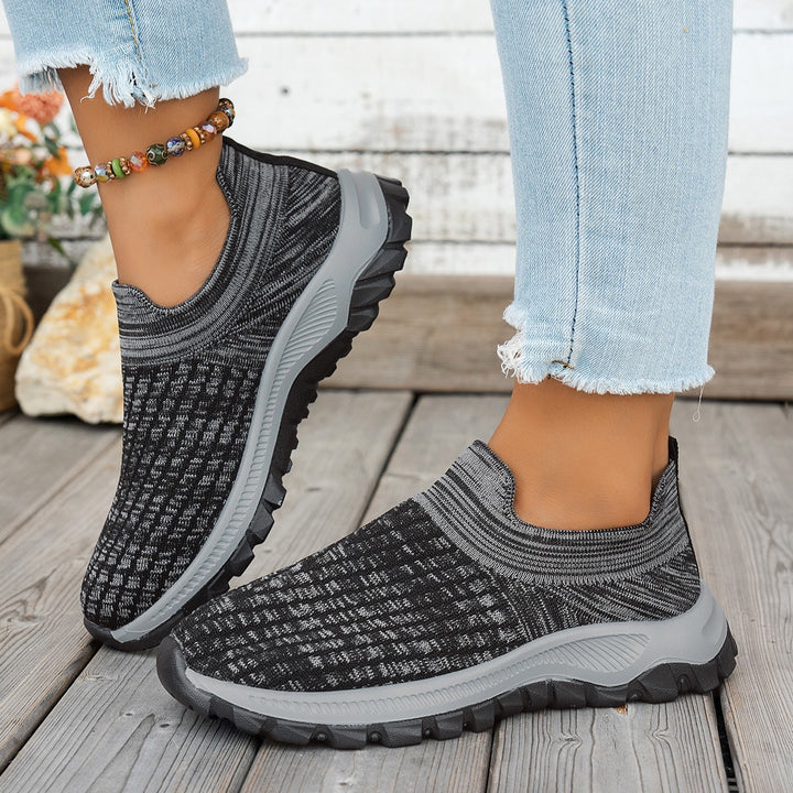 Dame Komfortable Slip-On Sneakers med åndbart strikdesign og skridsikker sål Stilla