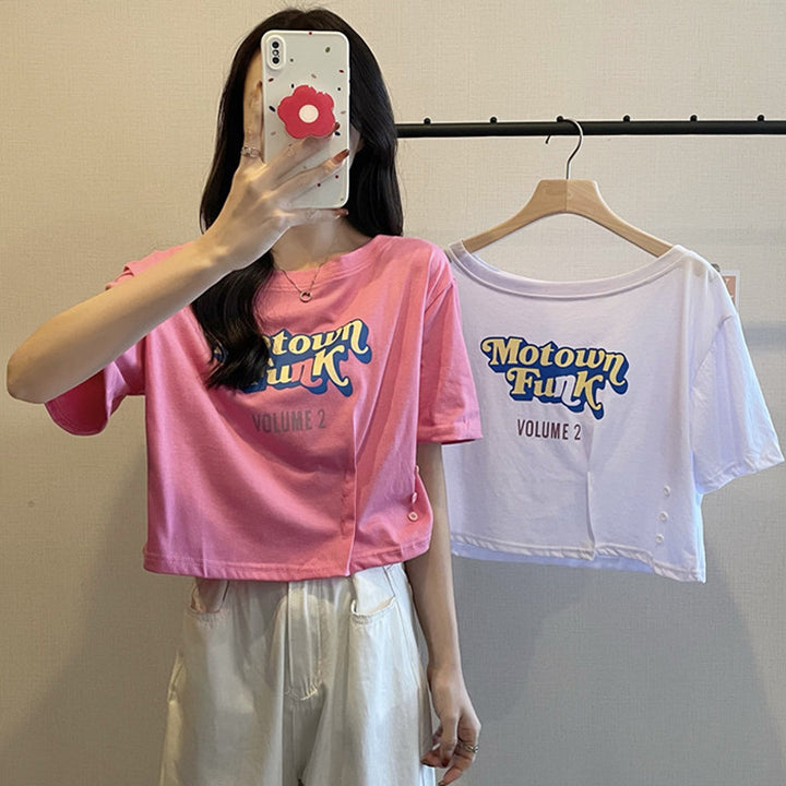 Femme Skåret Grafisk T-Shirt med Vintage-tryk Stilla