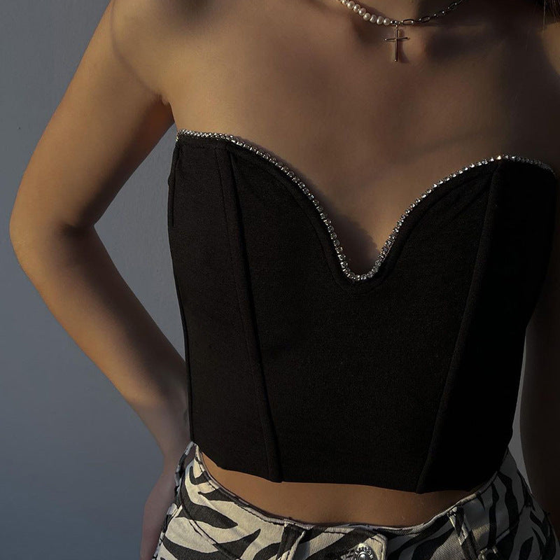 Dame Crop-Top med hjerteformetudskæring og smarte dekorationsdetaljer Stilla