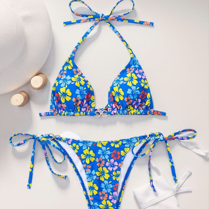 Dame triangel-bikini med alsidigt bindingssystem og livligt blomstermotiv Stilla