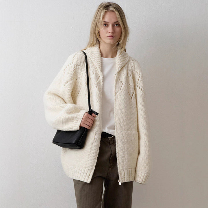 Kvinders chunky strik cardigan med tidløst design og moderne detaljer Stilla