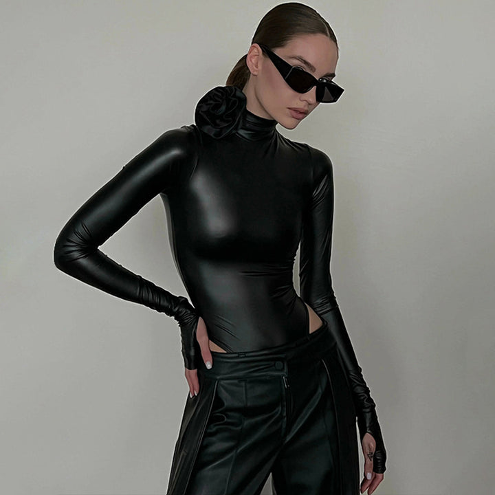 Dame Elegant Langærmet Bodysuit med voluminøst Krave og floral Accent Stilla