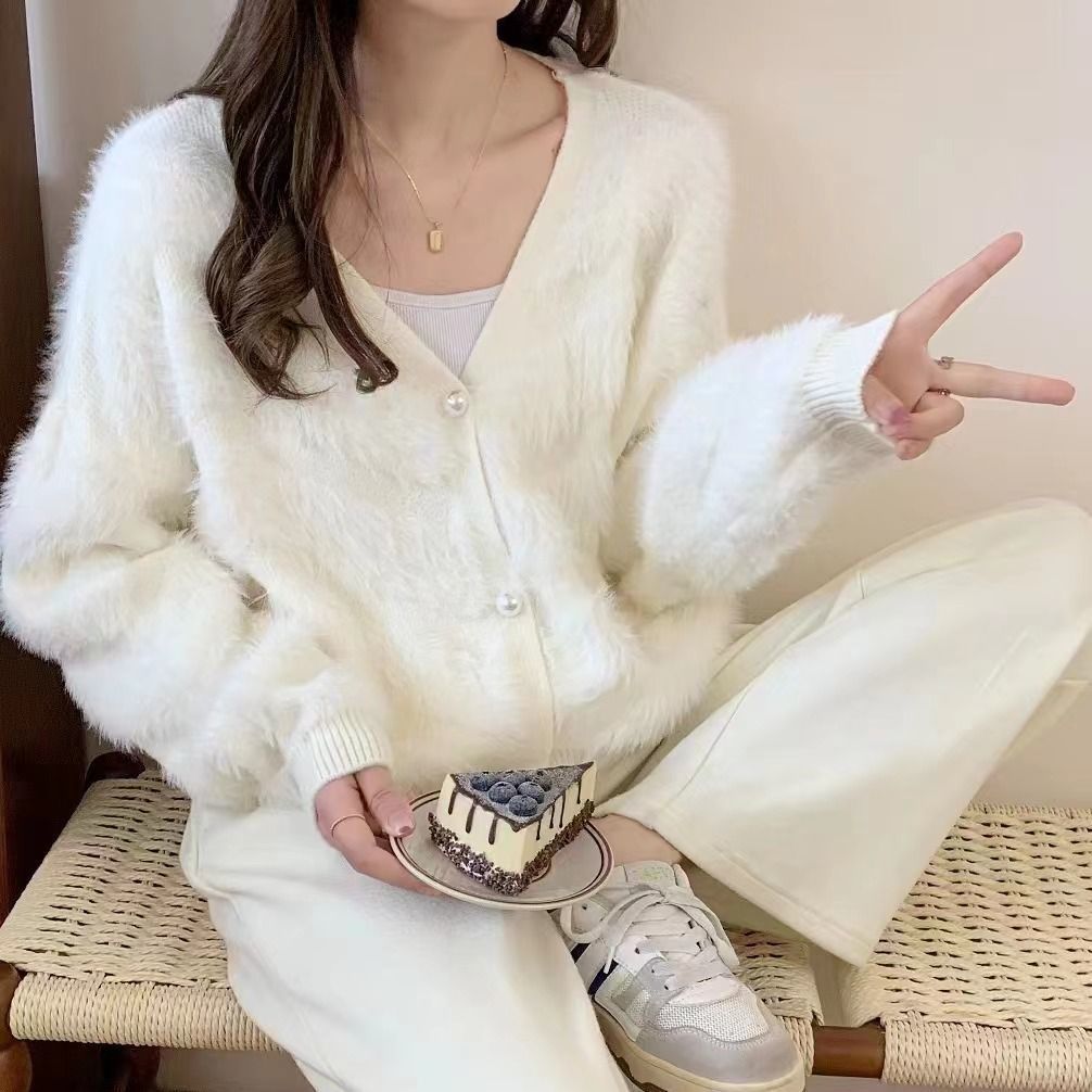 Kvinder Fluffy og Elegant Cardigan med Perleknapper Stilla