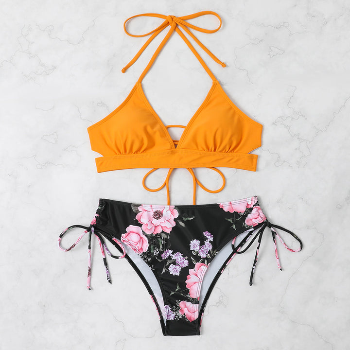 Dame triangel-bikini med blomstermotiv og elegante bindebånd Stilla