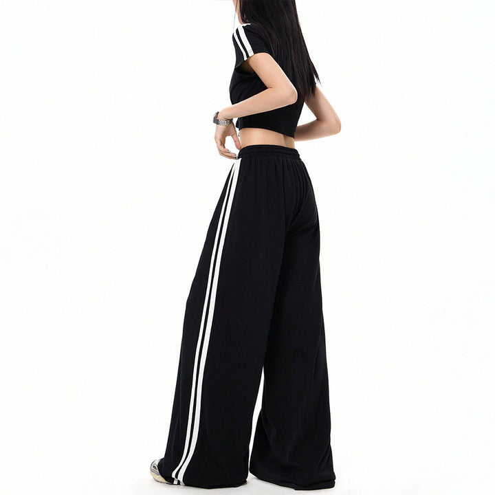 Kvindernes sporty sæt lavet af crop top og bredt skårne bukser med slidser detaljer Stilla