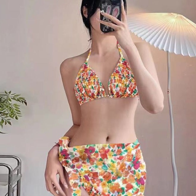 Dame bikini-sæt med legende indpakningsnederdel og et blomstret mønster Stilla