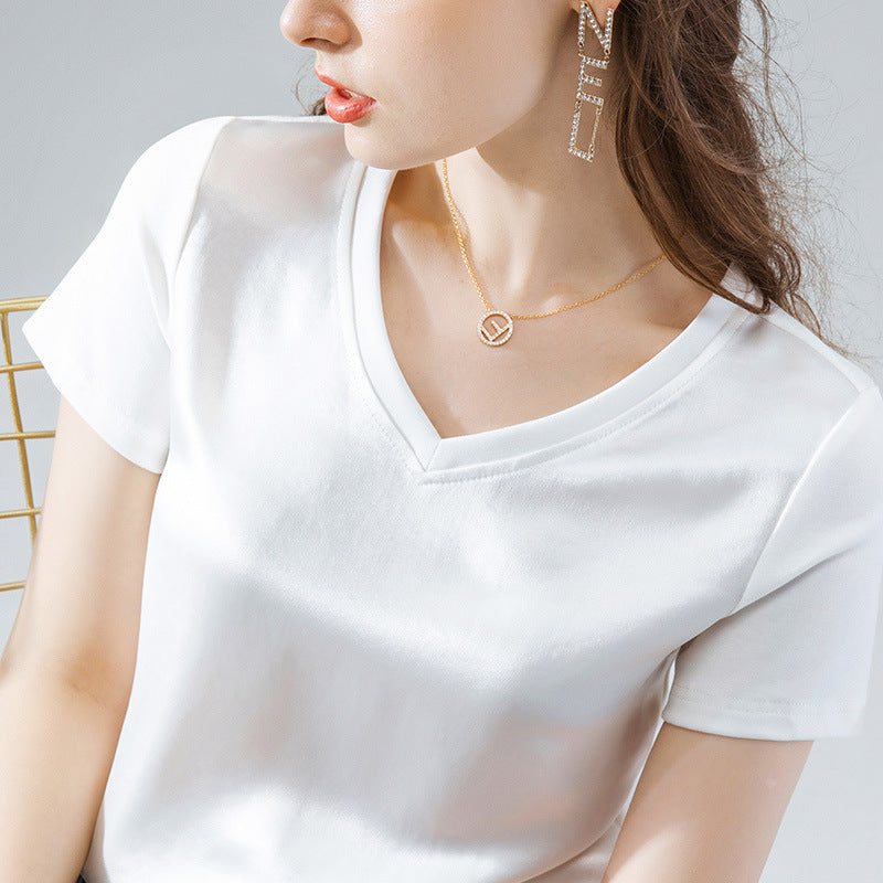 Damer Elegant V-hals T-shirt i satinmateriale med tætsiddende pasform Stilla