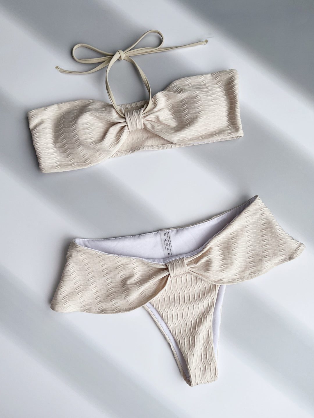 Dame bandeau-bikini med raffinerede flæser Skovae