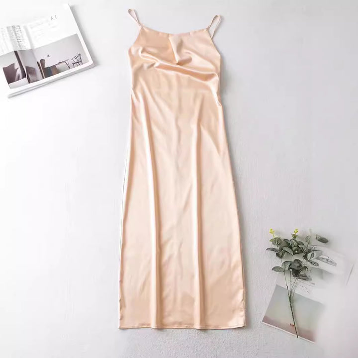 Dame satin midi kjole med forførende V-udskæring og spaghettistropper Stilla