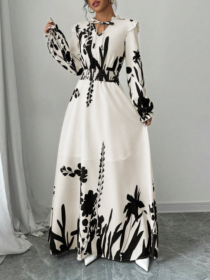 Dame maxikjole med elegant rynket krave og blomsteraccent Stilla