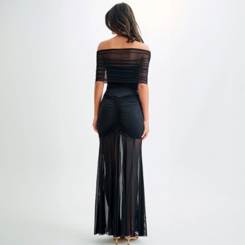 Dame Elegant Taillet Maxikjole med Off-Shoulder Design og Flæsedetaljer Stilla