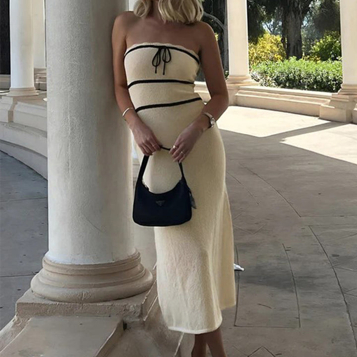 Dame maxikjole med off-shoulder design og kontrasterende binde accenter Stilla