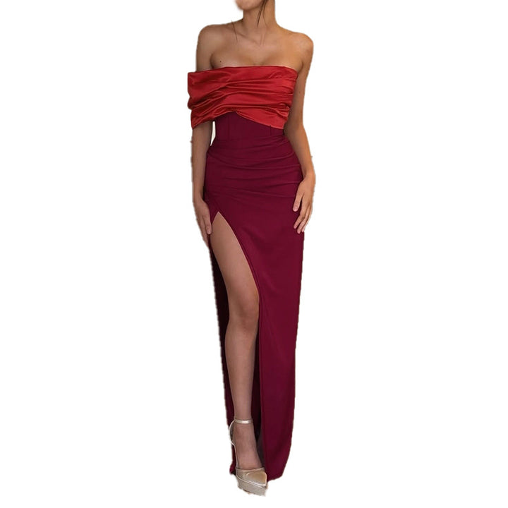 Dame off-the-shoulder aften kjole med elegant drapering effekt og høj slids Skovae