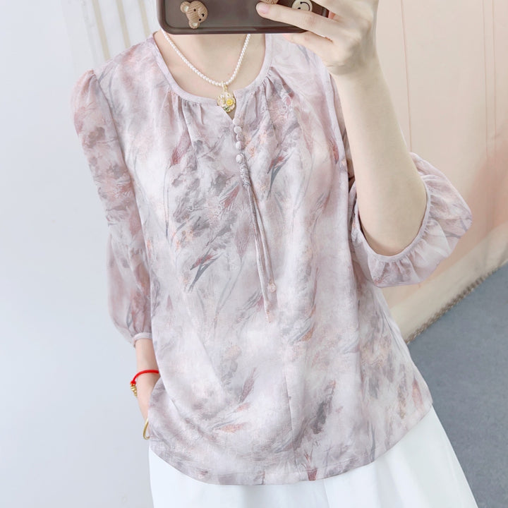 Damebluse med elegant blomsterdesign og feminine rynkede ærmer Stilla